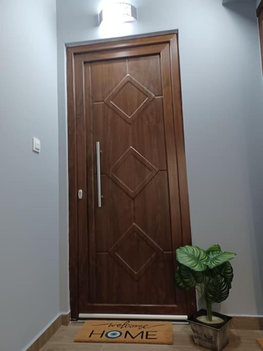 Luxury With Balcony Apartment *